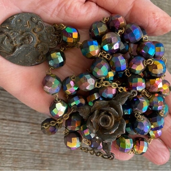 Carnival Glass Rosary - Picture 4 of 7